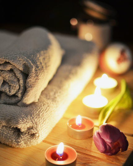 Spa candles and towels
